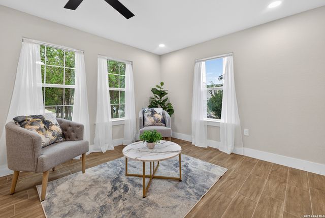 2737 W Craig Pl, San Antonio, TX 78228