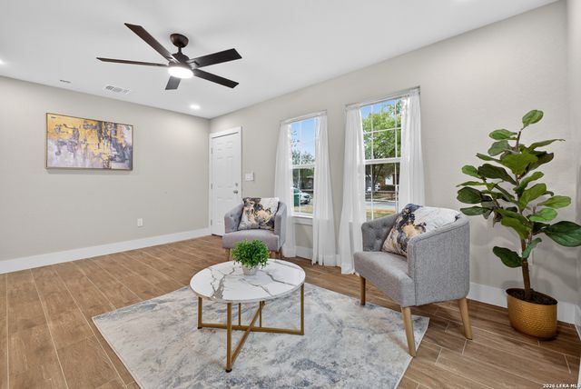 2737 W Craig Pl, San Antonio, TX 78228