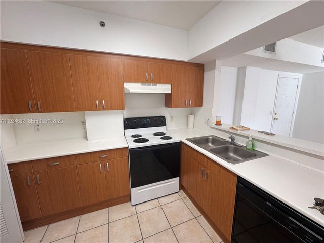 9340 Fontainebleau Blvd W310, Miami, FL 33172