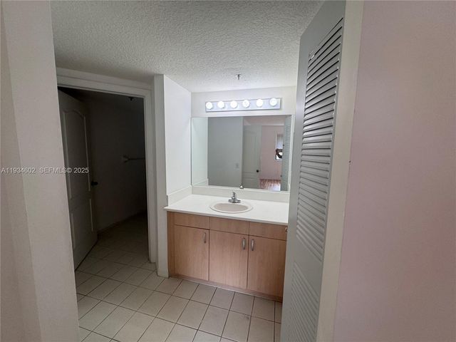 9340 Fontainebleau Blvd W310, Miami, FL 33172
