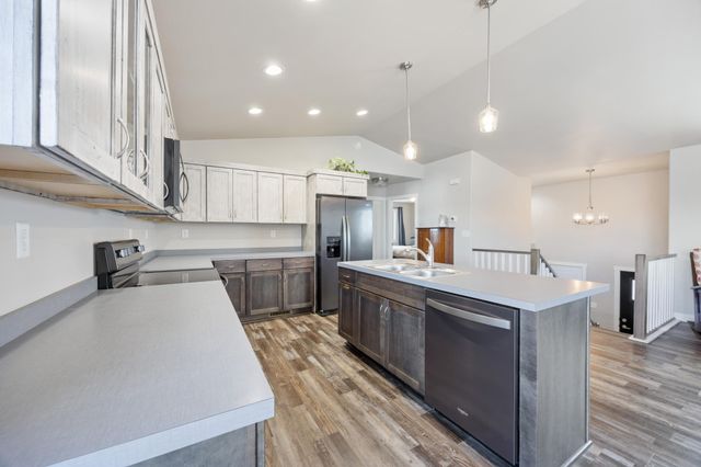 5322 8th Street W, West Fargo, ND 58078