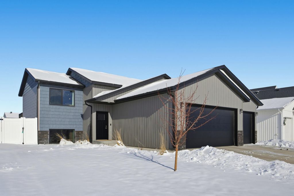 5322 8th Street W, West Fargo, ND 58078