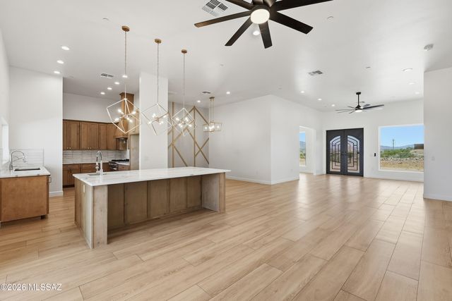 5001 N Wild Life Drive, Tucson, AZ 85745