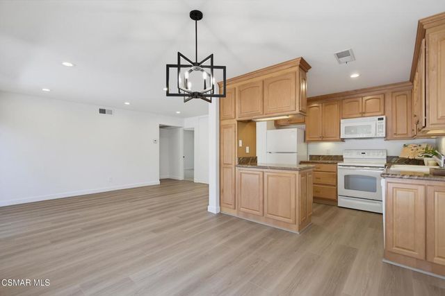291 Sequoia Court 34, Thousand Oaks, CA 91360