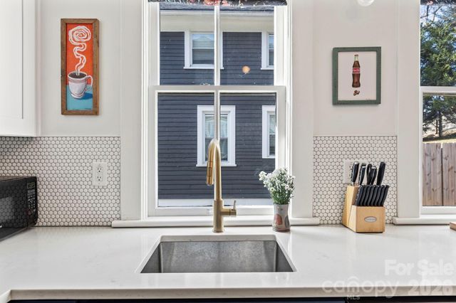 83 Arlington Street, Asheville, NC 28801