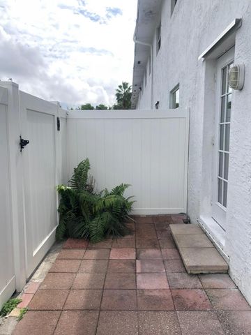 1470 N Dixie Highway 16, Fort Lauderdale, FL 33304