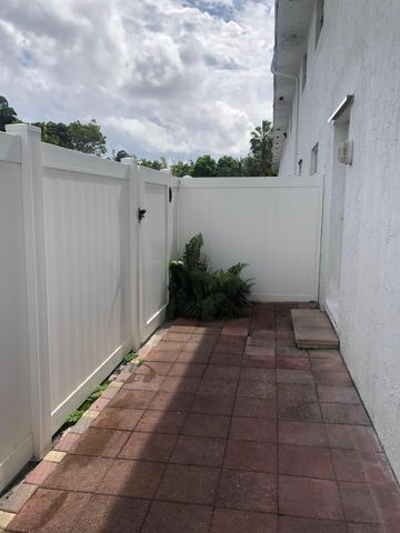 1470 N Dixie Highway 16, Fort Lauderdale, FL 33304