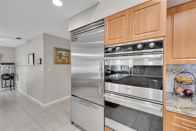 8180 NW 51st Pl, Coral Springs, FL 33067