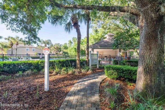 8904 CANOPY OAKS Drive, Jacksonville, FL 32256