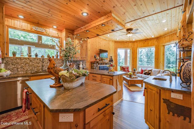 15964 N Songbird LN, Rathdrum, ID 83858