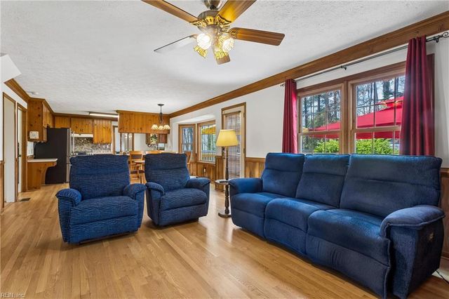 106 Kimberly CT, Yorktown, VA 23692