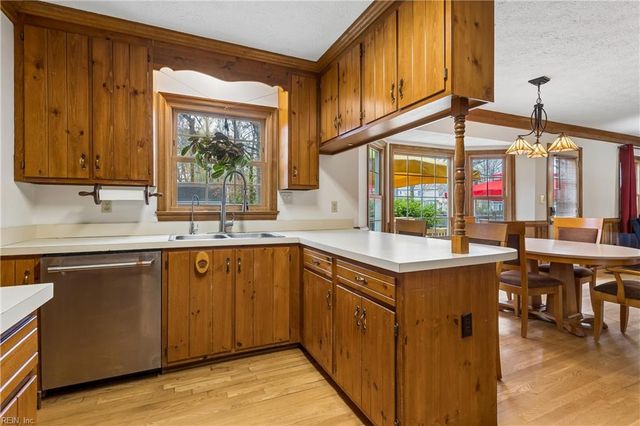 106 Kimberly CT, Yorktown, VA 23692