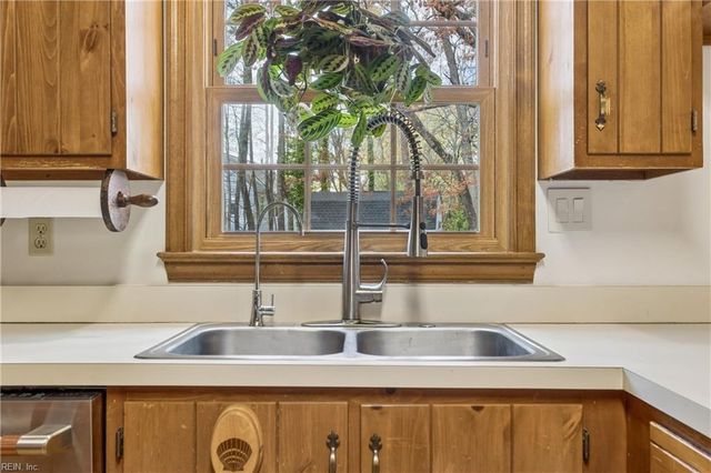 106 Kimberly CT, Yorktown, VA 23692