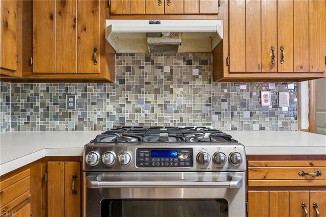 106 Kimberly CT, Yorktown, VA 23692