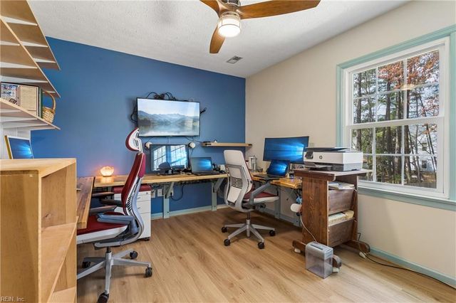 106 Kimberly CT, Yorktown, VA 23692