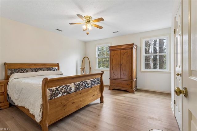 106 Kimberly CT, Yorktown, VA 23692