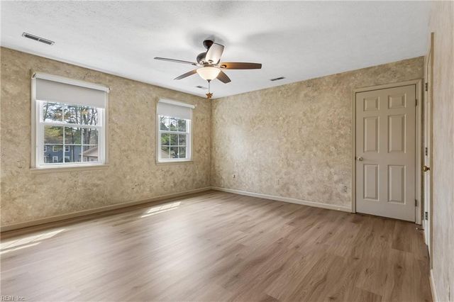 106 Kimberly CT, Yorktown, VA 23692