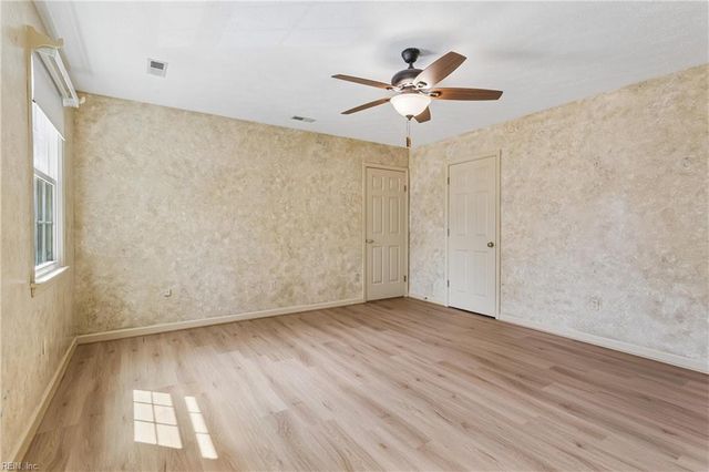 106 Kimberly CT, Yorktown, VA 23692