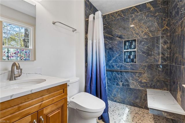 106 Kimberly CT, Yorktown, VA 23692