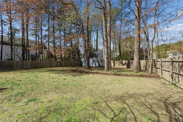 106 Kimberly CT, Yorktown, VA 23692