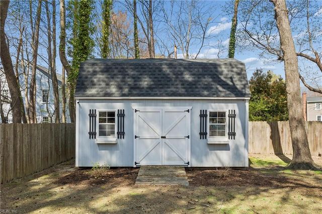 106 Kimberly CT, Yorktown, VA 23692