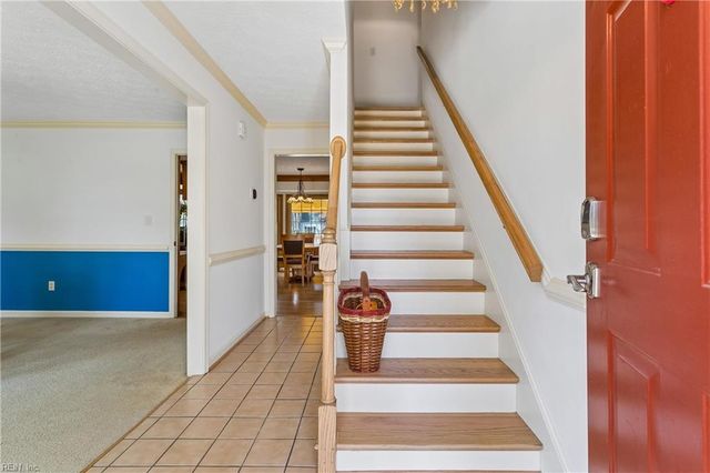 106 Kimberly CT, Yorktown, VA 23692