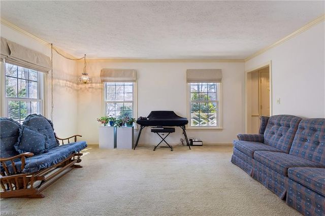 106 Kimberly CT, Yorktown, VA 23692