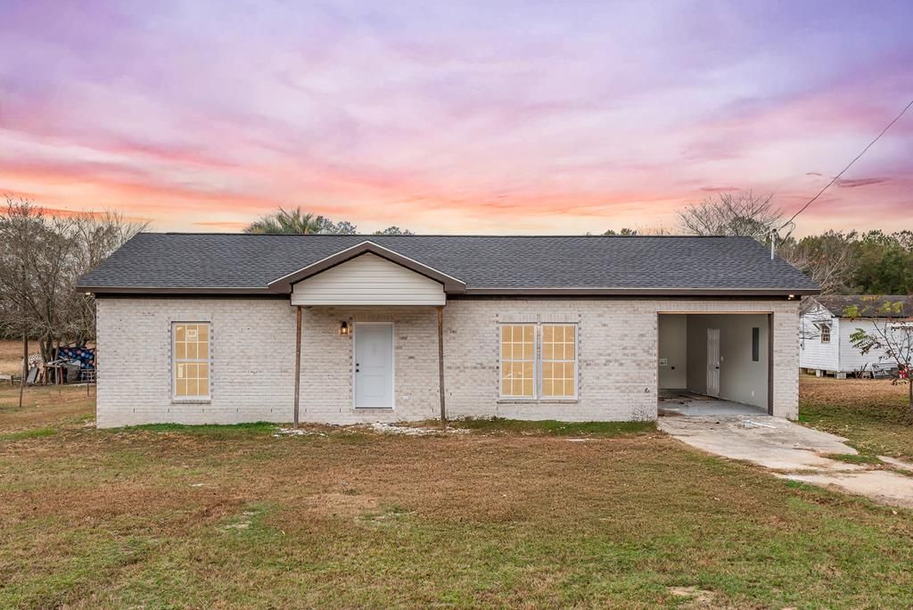 307 NW Williams Cir, Hartford, AL 36344