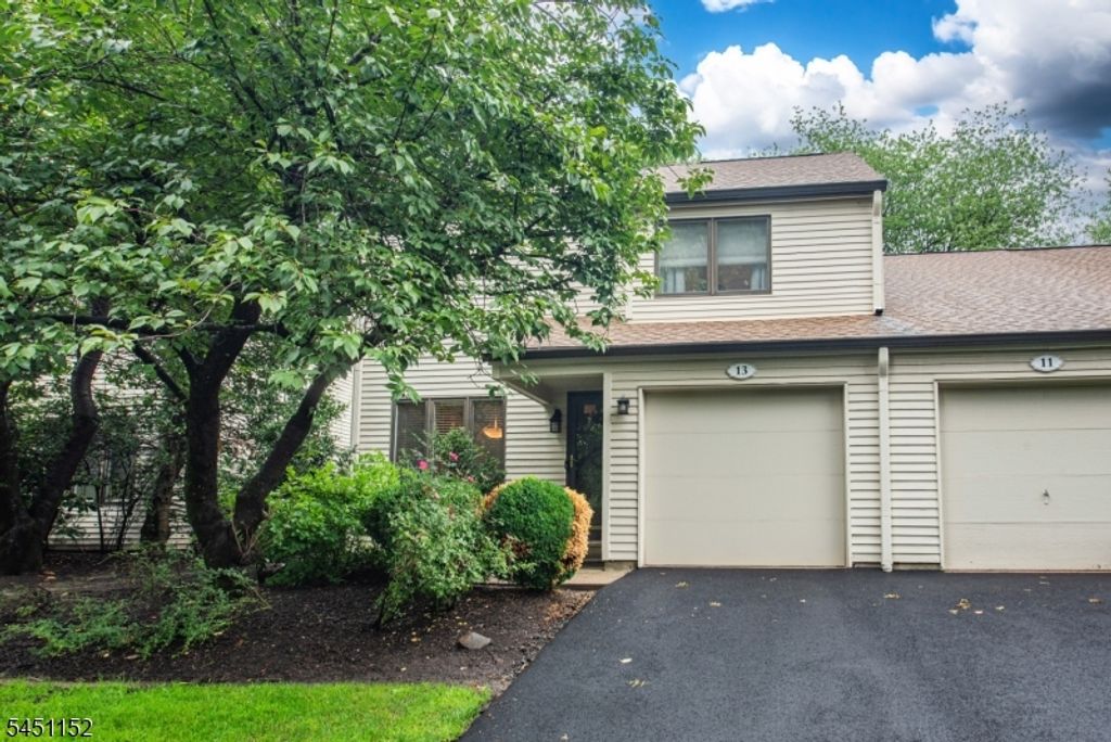 13 Stonegate Dr, Roseland Boro, NJ 07068 — exterior