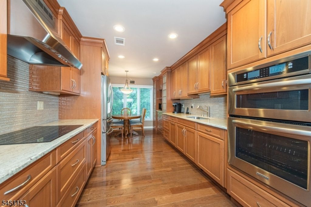 13 Stonegate Dr, Roseland Boro, NJ 07068 — photo 4
