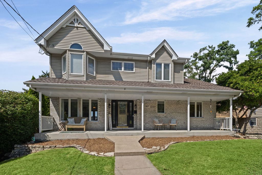 307 Cass Street, Lemont, IL 60439