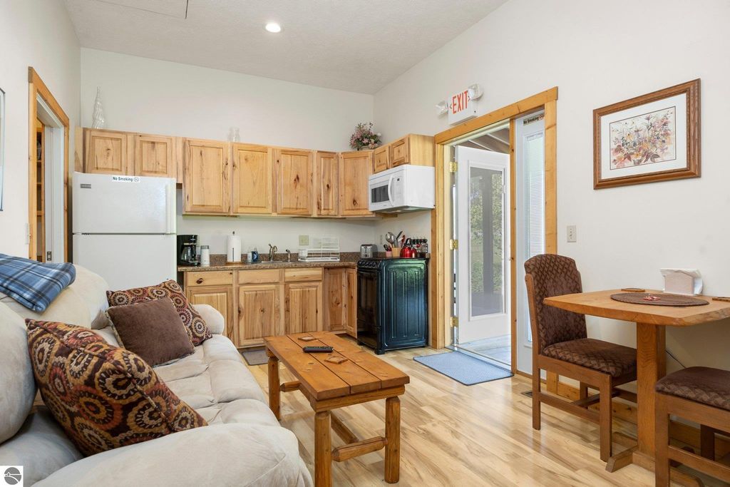 Image 4 of property listing at 5046 S West Bay Shore # 2, Suttons Bay, MI 49682