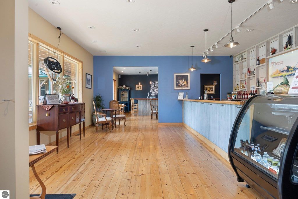 Image 6 of property listing at 5046 S West Bay Shore # 2, Suttons Bay, MI 49682