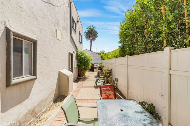 3822 E 7th Street, Long Beach, CA 90804
