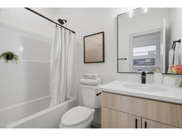 7043 Se 60th Ave, Portland, OR 97206