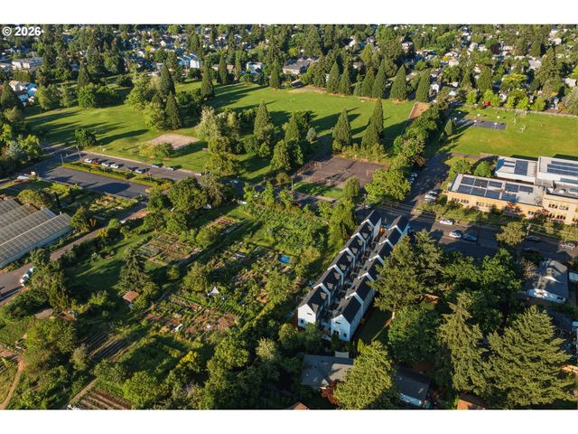 7043 Se 60th Ave, Portland, OR 97206