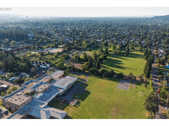7043 Se 60th Ave, Portland, OR 97206