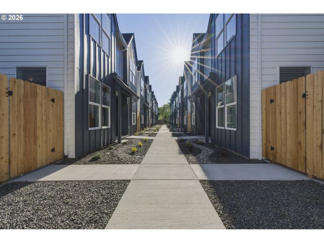 7043 Se 60th Ave, Portland, OR 97206