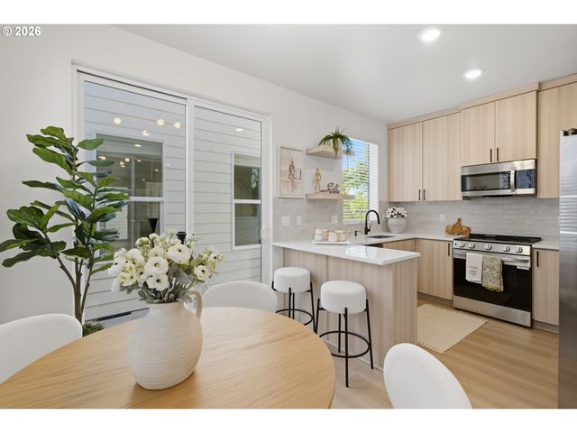 7043 Se 60th Ave, Portland, OR 97206