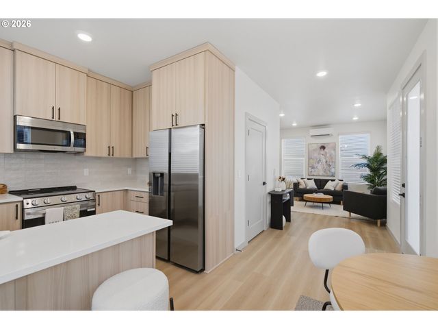 7043 Se 60th Ave, Portland, OR 97206
