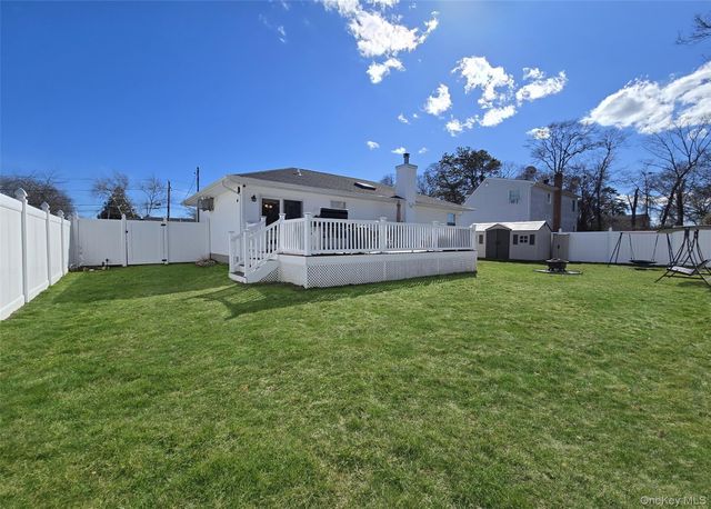 31 Stanley Drive, Shirley, NY 11967