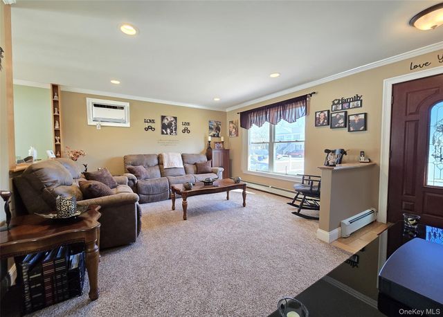 31 Stanley Drive, Shirley, NY 11967