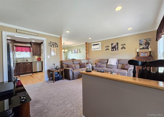 31 Stanley Drive, Shirley, NY 11967