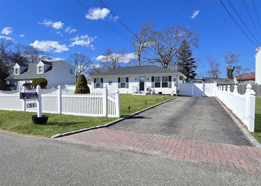 31 Stanley Drive, Shirley, NY 11967