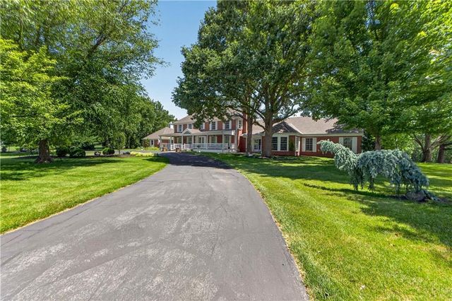 1815 Pine Ridge Road, Leavenworth, KS 66048