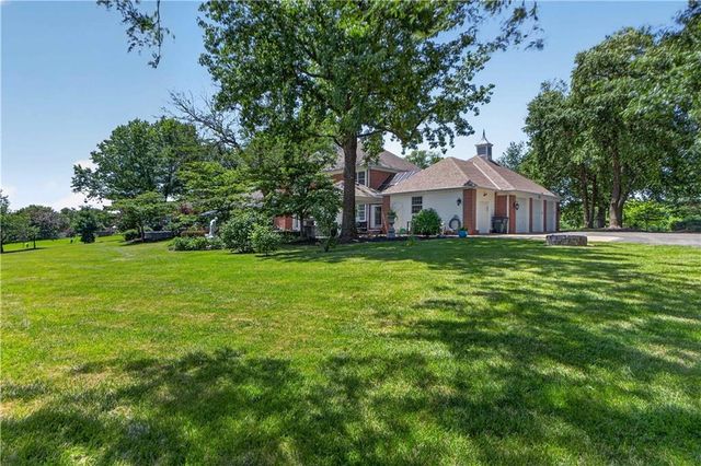 1815 Pine Ridge Road, Leavenworth, KS 66048