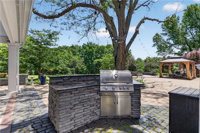 1815 Pine Ridge Road, Leavenworth, KS 66048