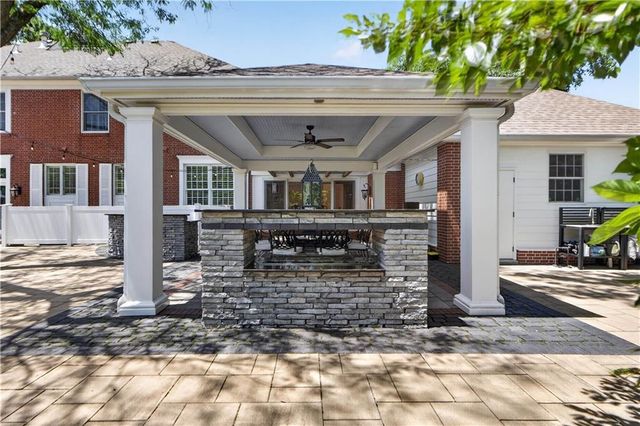 1815 Pine Ridge Road, Leavenworth, KS 66048