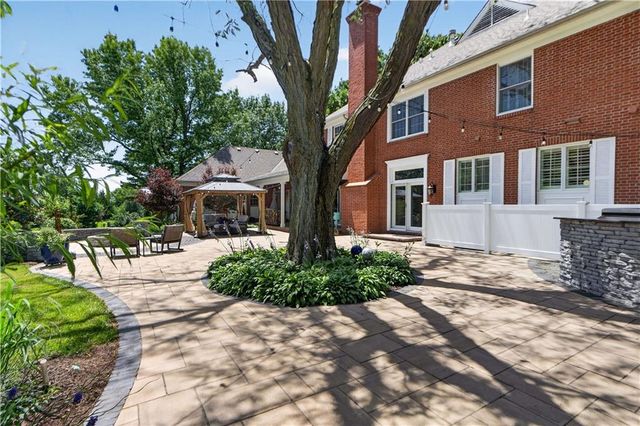 1815 Pine Ridge Road, Leavenworth, KS 66048