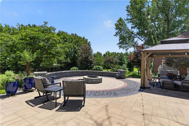 1815 Pine Ridge Road, Leavenworth, KS 66048